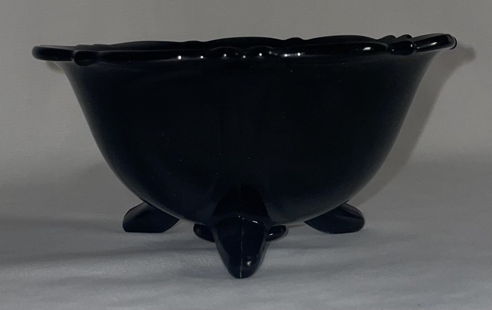 LE SMITH Mt Pleasant Black Amethyst Glass 3 Footed Candy Dish Bowl 3″ tall