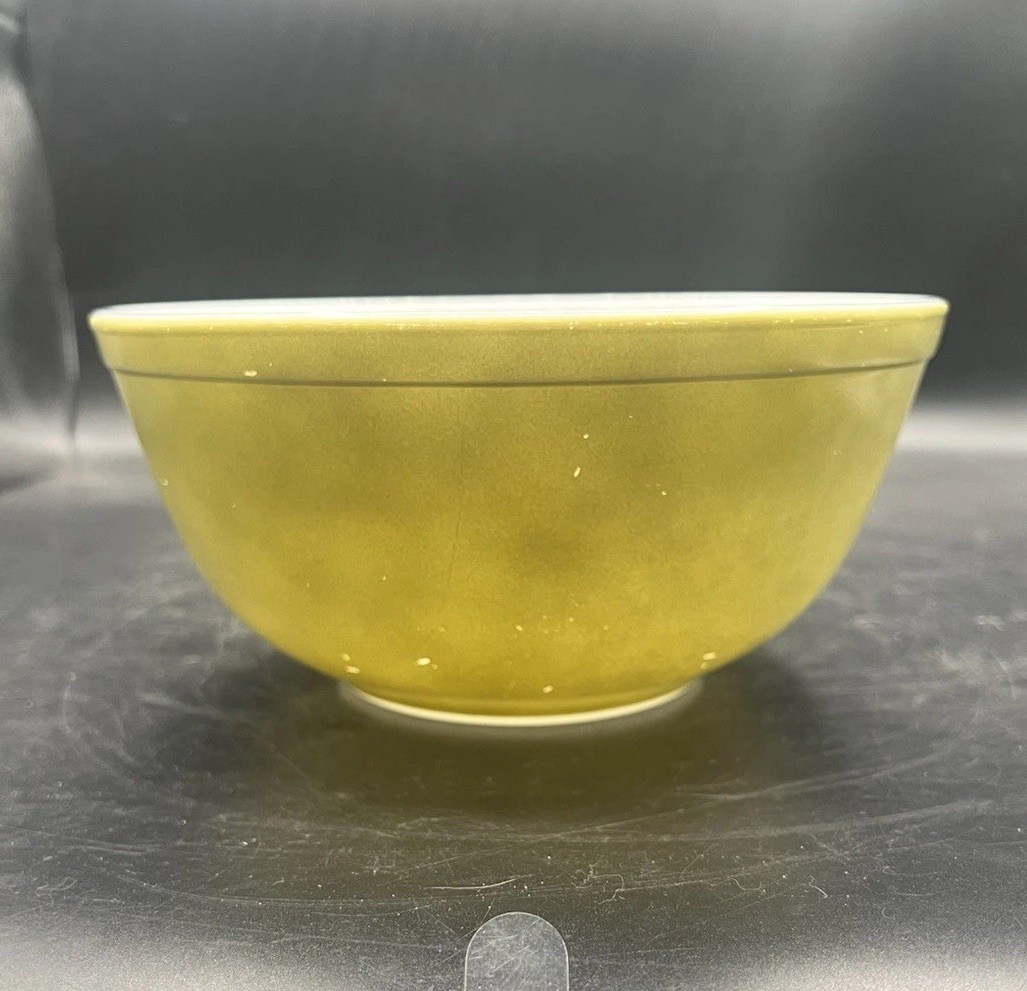 Pyrex Avocado Green Mixing Bowl 403 Vintage 8.5” 2.5 Qt