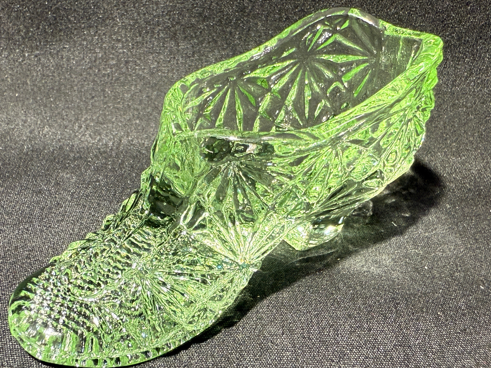 Green Vaseline glass floral shoe slipper boot uranium daisy & button pattern art