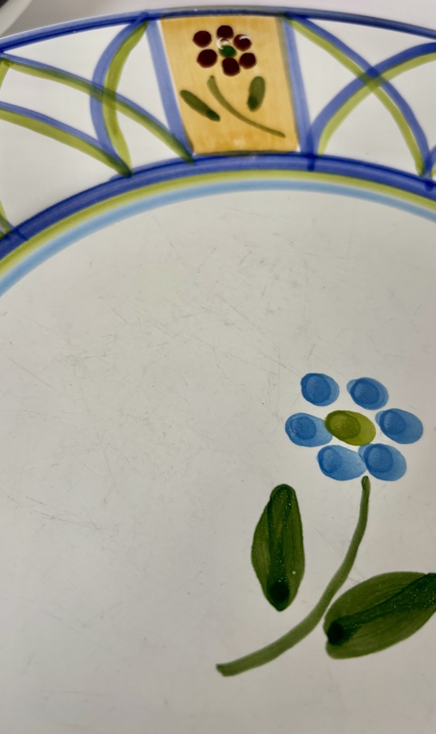 Lot of 4 Caleca Italy Trellis Rim Dinner Plates Hand Painted Green Blue 11”
