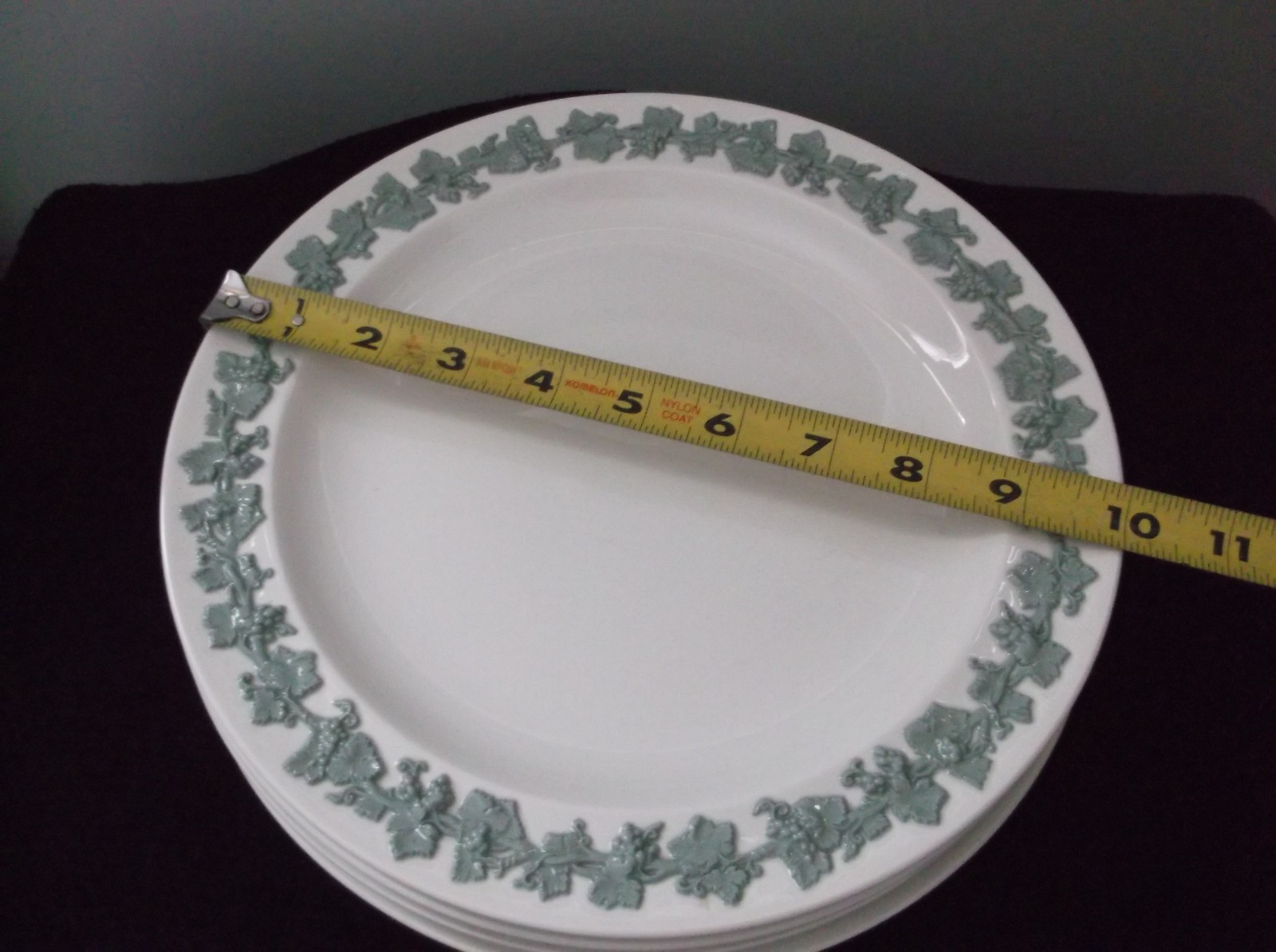 Set of 6 Wedgewood Embossed Queens Ware Celadon Green on Cream 10″ Dinner Plates