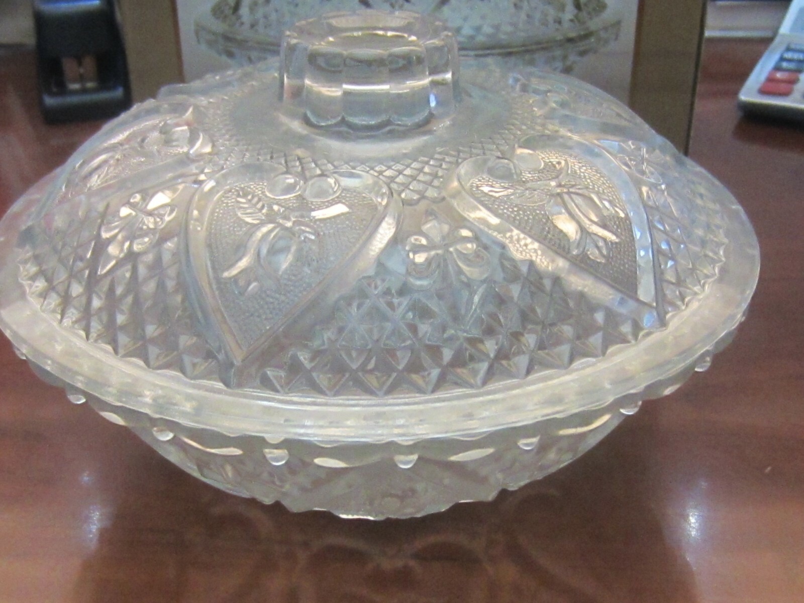7″ Candy Dish by Elegant Dining new in box / made in Indonesia / Edged Glass