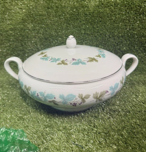 Fine China of Japan Vintage Grapevine Dinnerware Set Replacements Grapes 6701