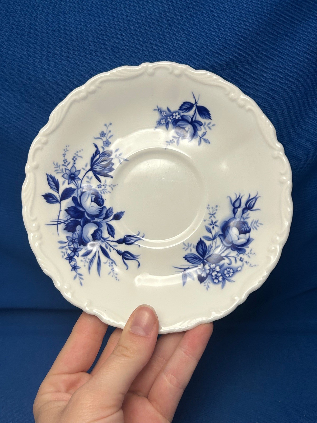 ROYAL ALBERT, CONNOISSEUR- SET OF 4 CUPS & SAUCERS ENGLISH BONE CHINA BLUE WHITE
