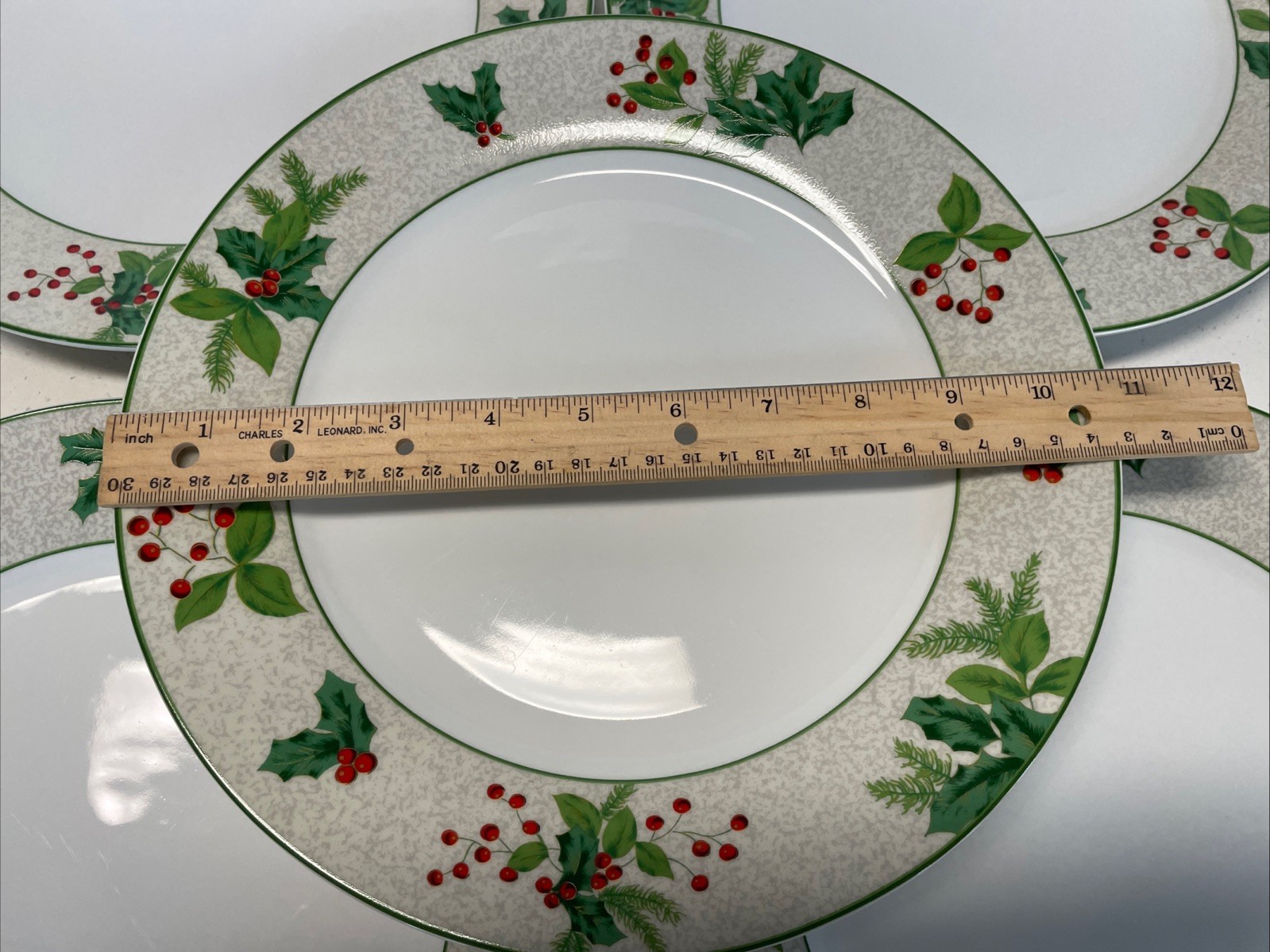 Lillian Vernon Hollies & Berries LV17 Dinner & Salad Plates