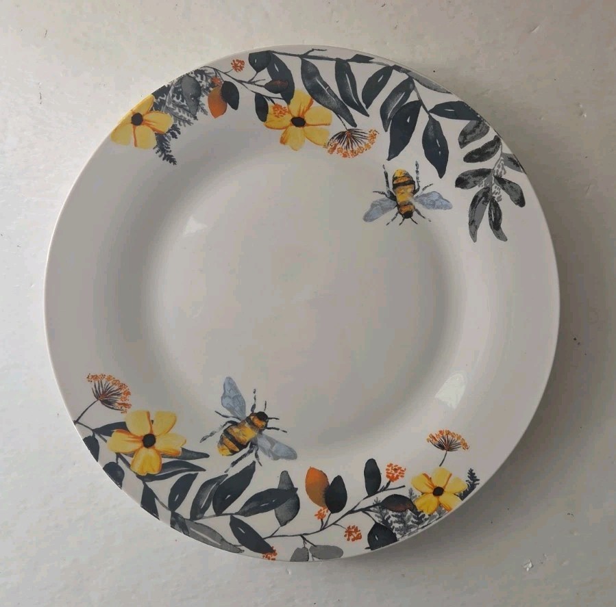 Set Of 2 Plates Royal Norfolk Bees and Flowers Dinner Plates 10 1/2″