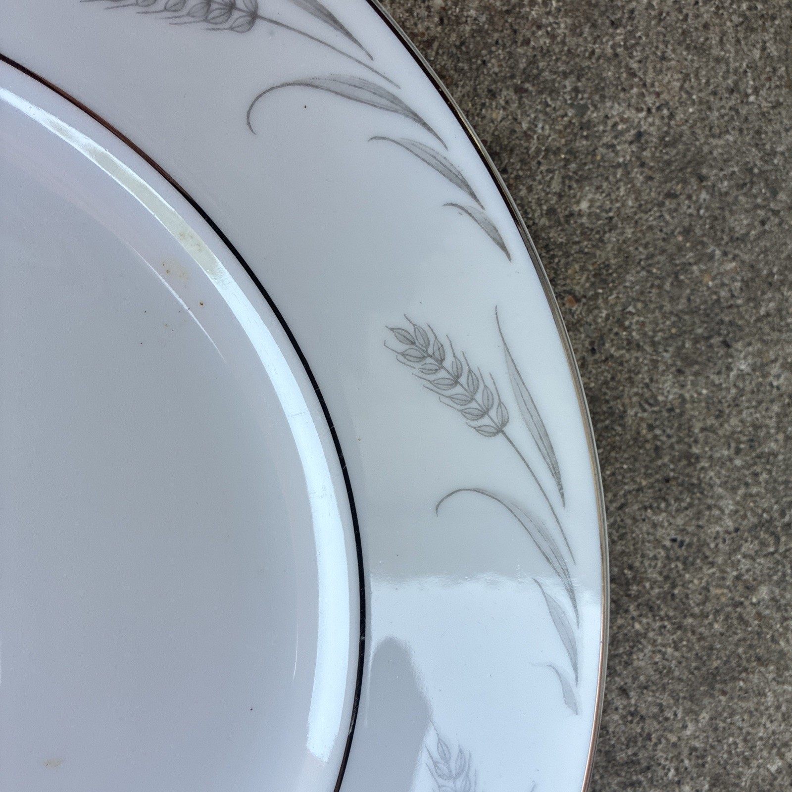 Mikasa Fine China Platinum Wheat Redondo 6130 10-5/8″ Dinner Plate See Descript