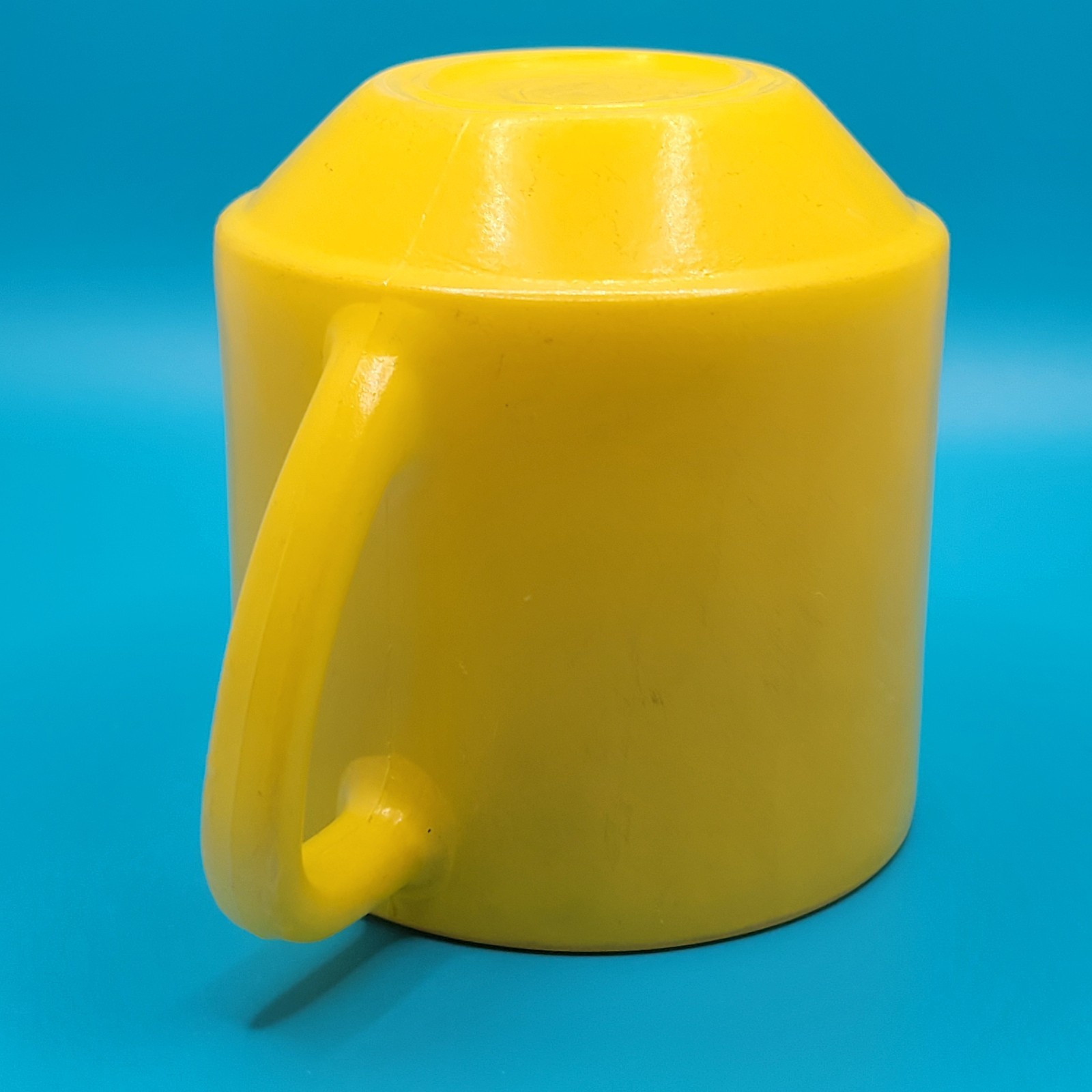 Vintage 1960s Federal Glass Yellow Milk Glass D-Handle Coffee Mug 8 oz MCM