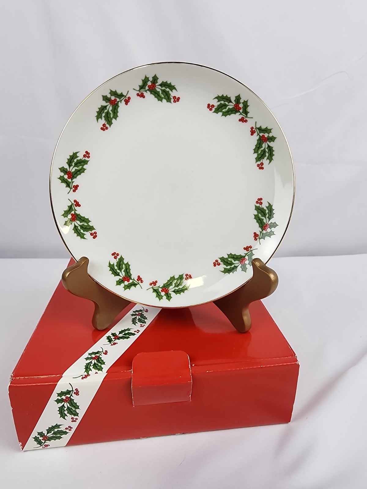 4 New NOS Kashima CHRISTMAS HOLLY salad snack dessert PLATES holly berries