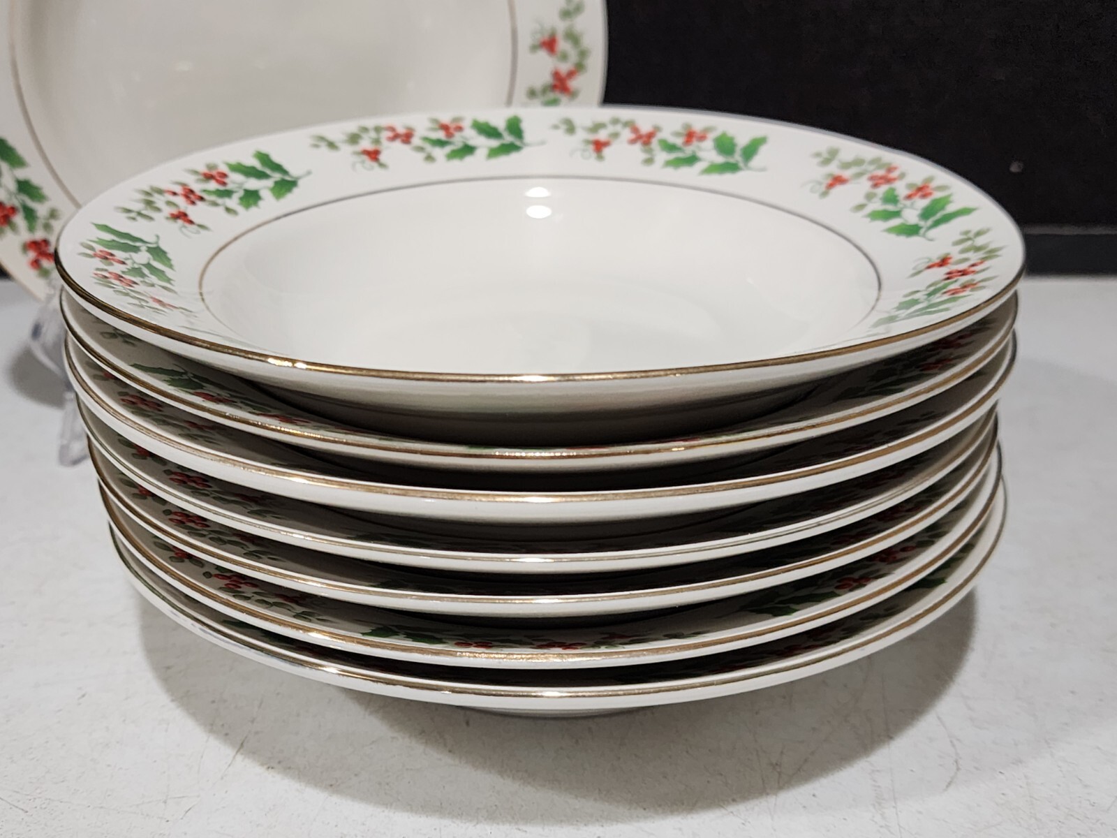 SET OF 8- Gibson Housewares CHRISTMAS CHARM Soup Bowls Holly & Berries 8″