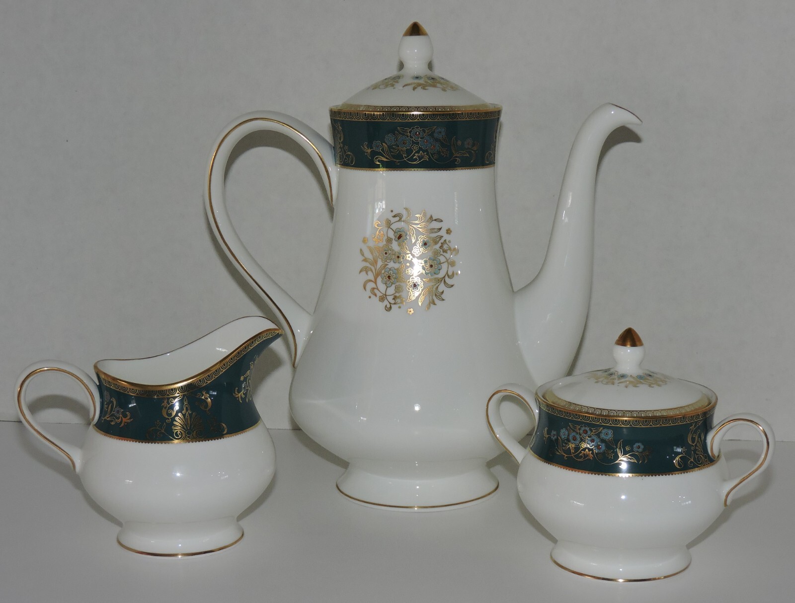 VINTAGE WEDGWOOD “AGINCOURT” BLUE COFFEE POT, CREAMER, AND SUGAR BOWL