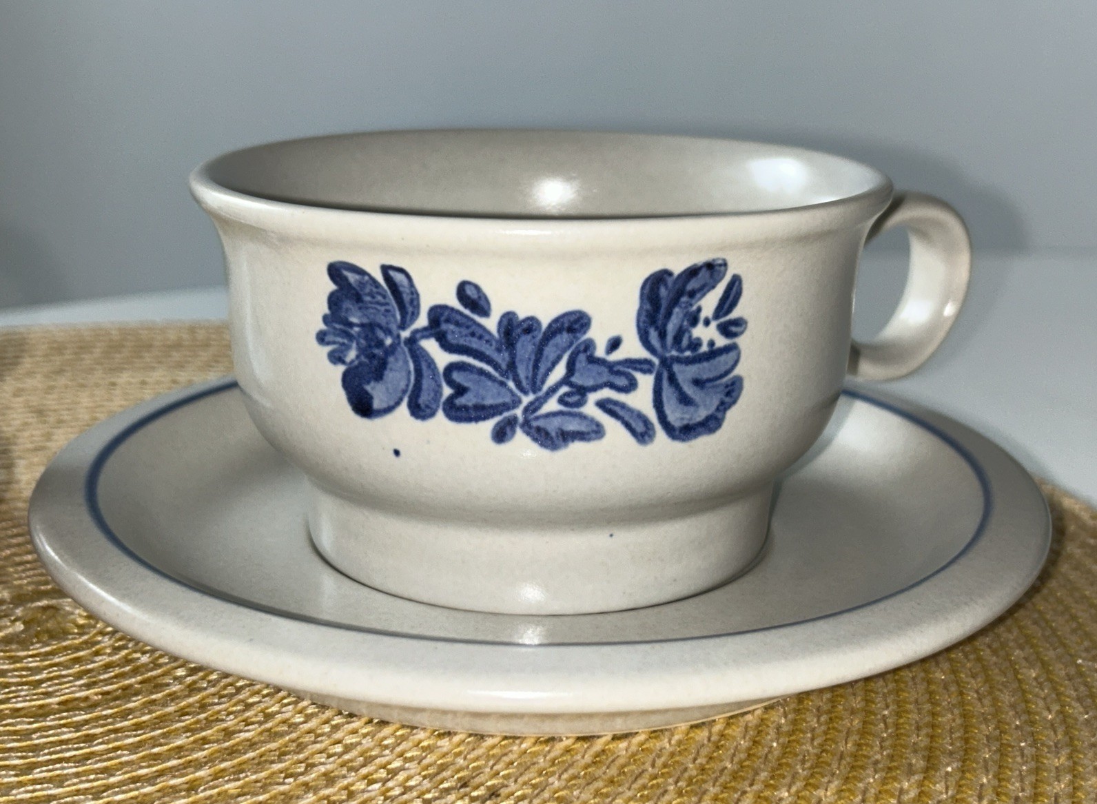 VTG Pfaltzgraff Yorktowne Stoneware Mugs Coffee Tea Soup Cups & Saucers (2) EUC