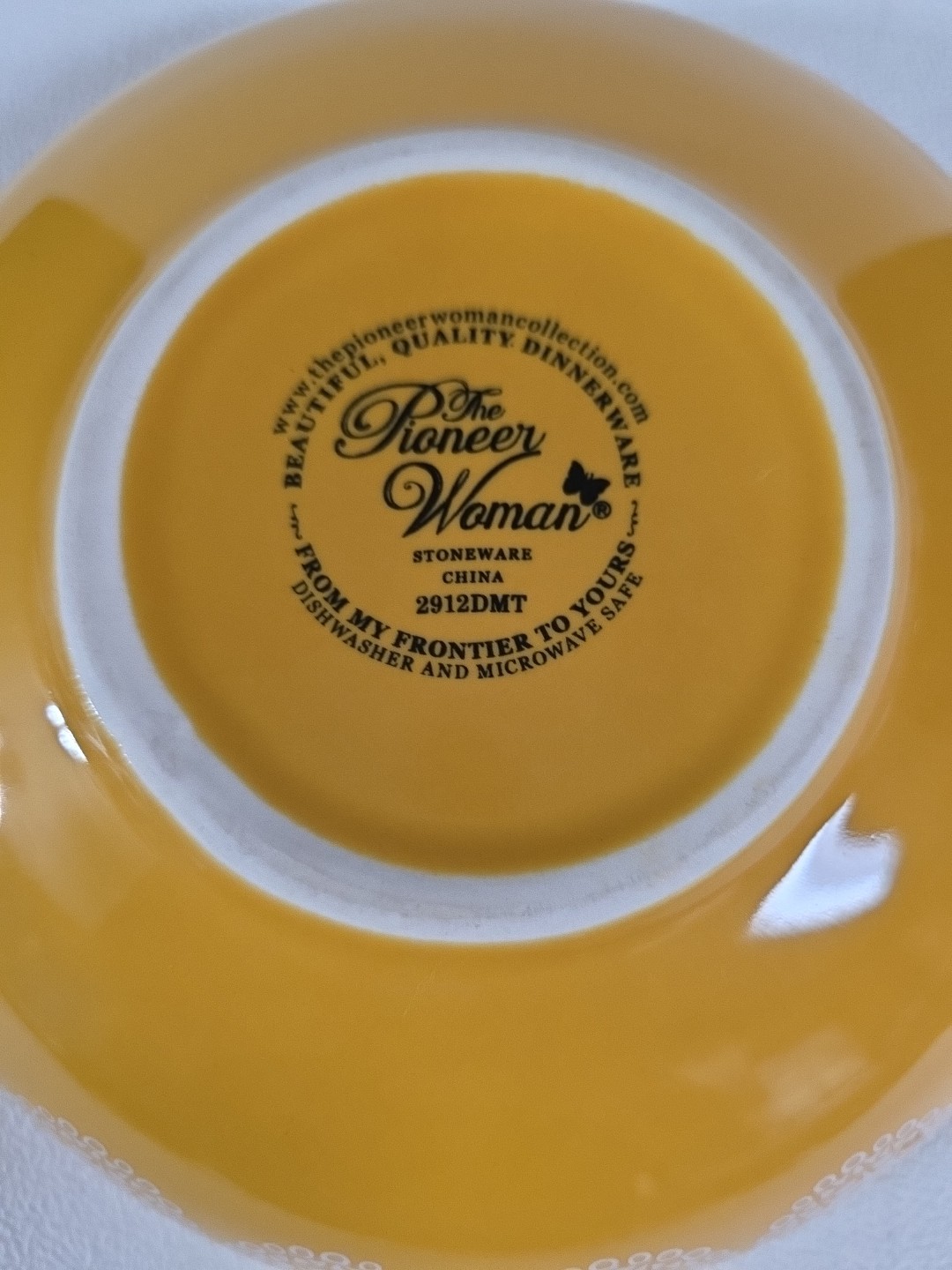 Pioneer Woman Soup Pasta Bowl Yellow& White with Red Blue Yellow Flowers 7.25″