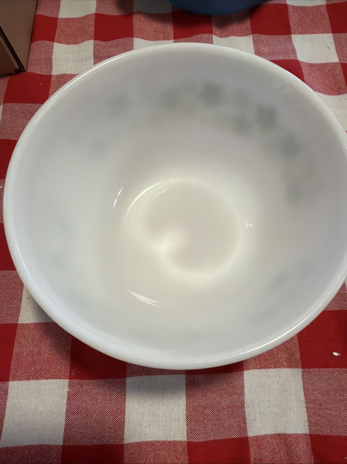 Pyrex 402, White with Green Flowers. 1.5 Qt, 1 & 1/2 Quart, Made in USA
