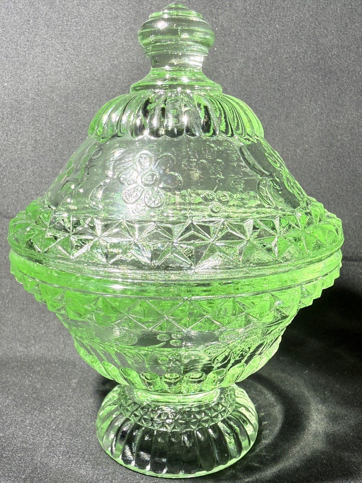 Green Vaseline Uranium glass covered candy dish coffee sugar jar butter selenium