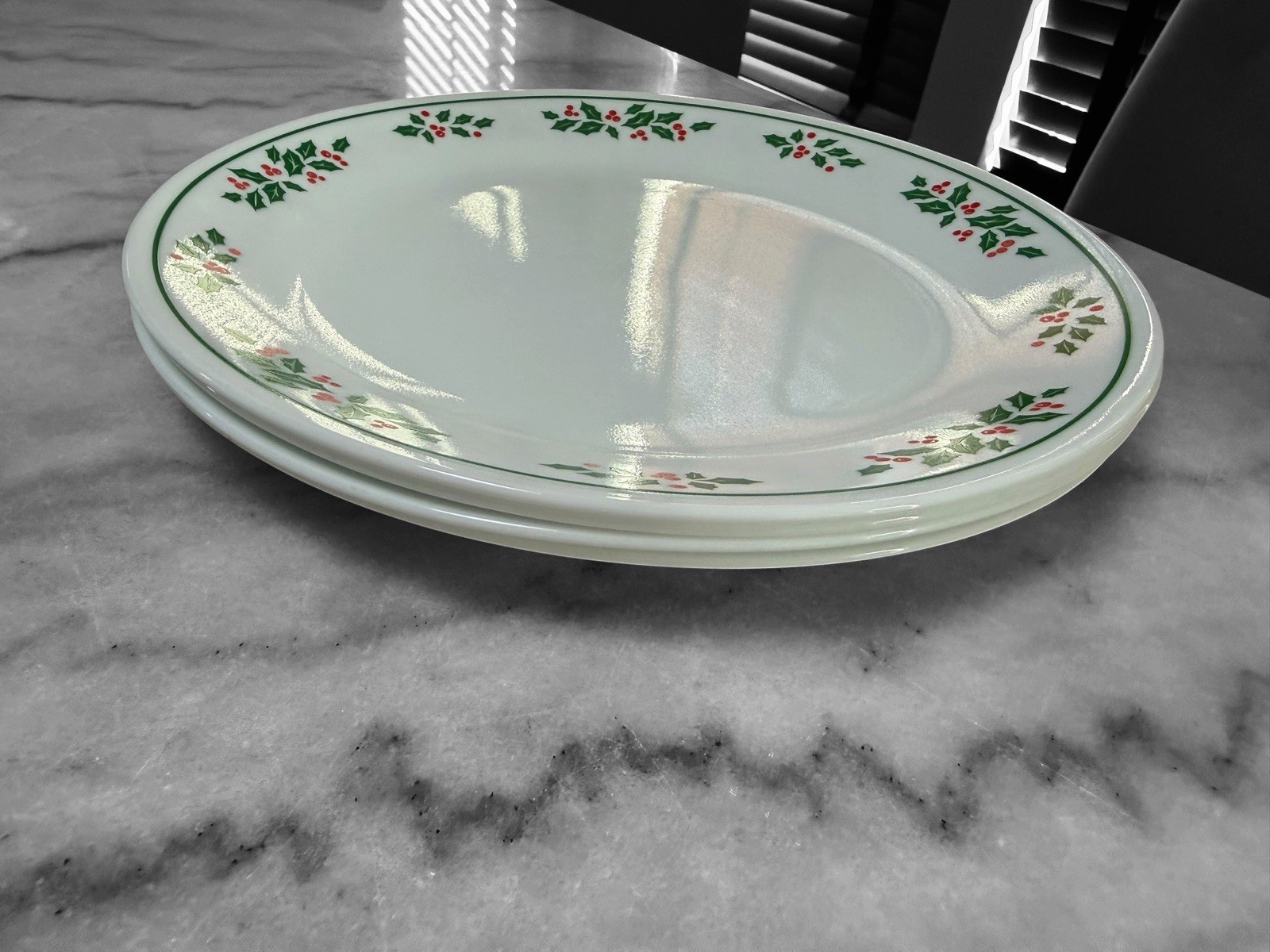 Set Of 4 Corelle By Corning Winter Holly Days Christmas Dinner Plates 10-1/4″