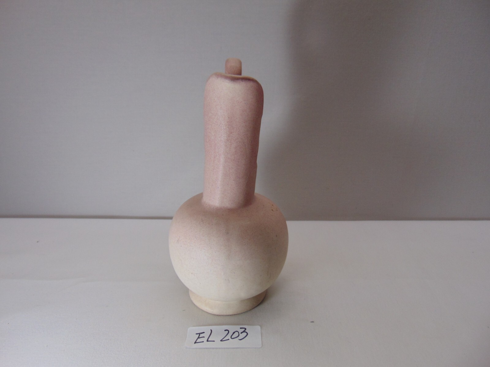 VINTAGE NILOAK PITCHER OZARK ART POTTERY ART DECO PINK & WHITE 9 1/4″ Tall