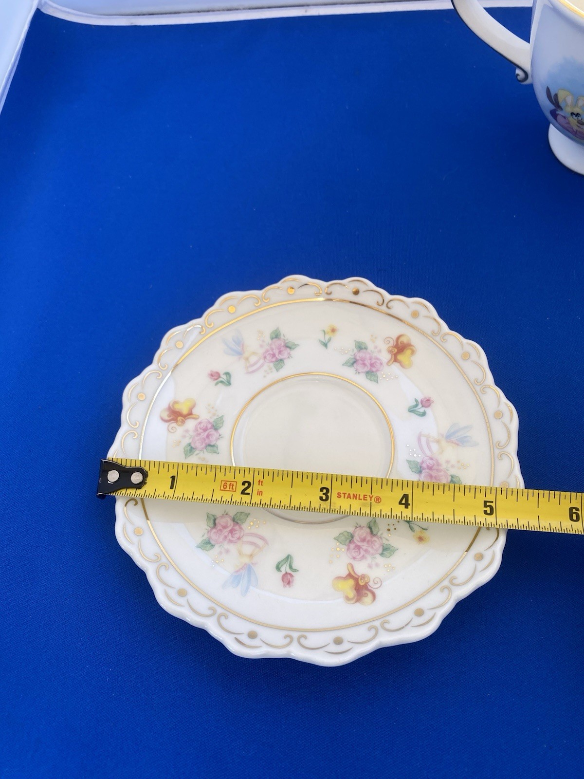 ALICE IN WONDERLAND Tea Cup & Saucer Set Disneyland Excellent Cond. L@@k L@@K!!