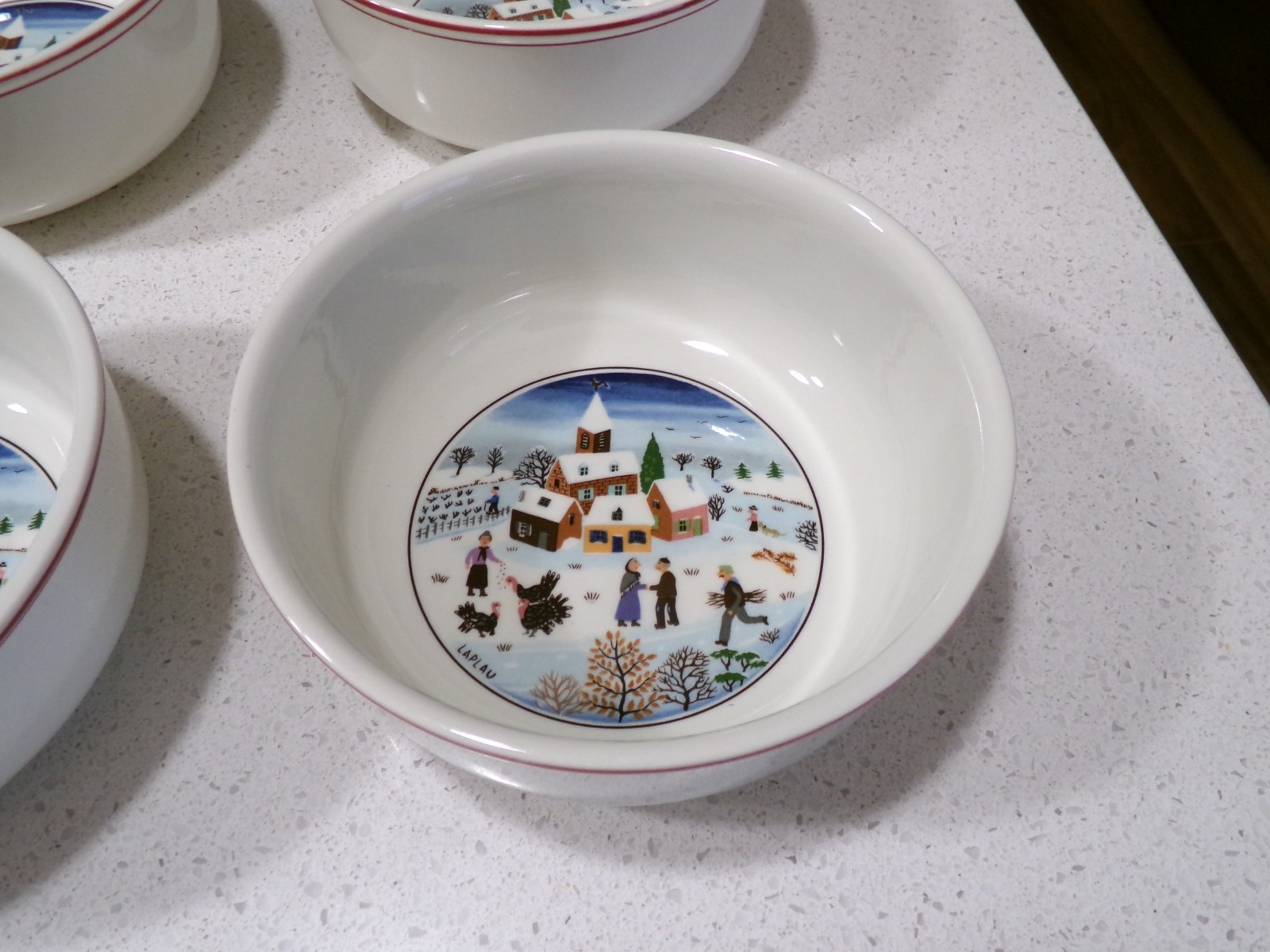 VILLEROY BOCH NAIF CHRISTMAS LOT OF 4 SOUP CEREAL BOWLS