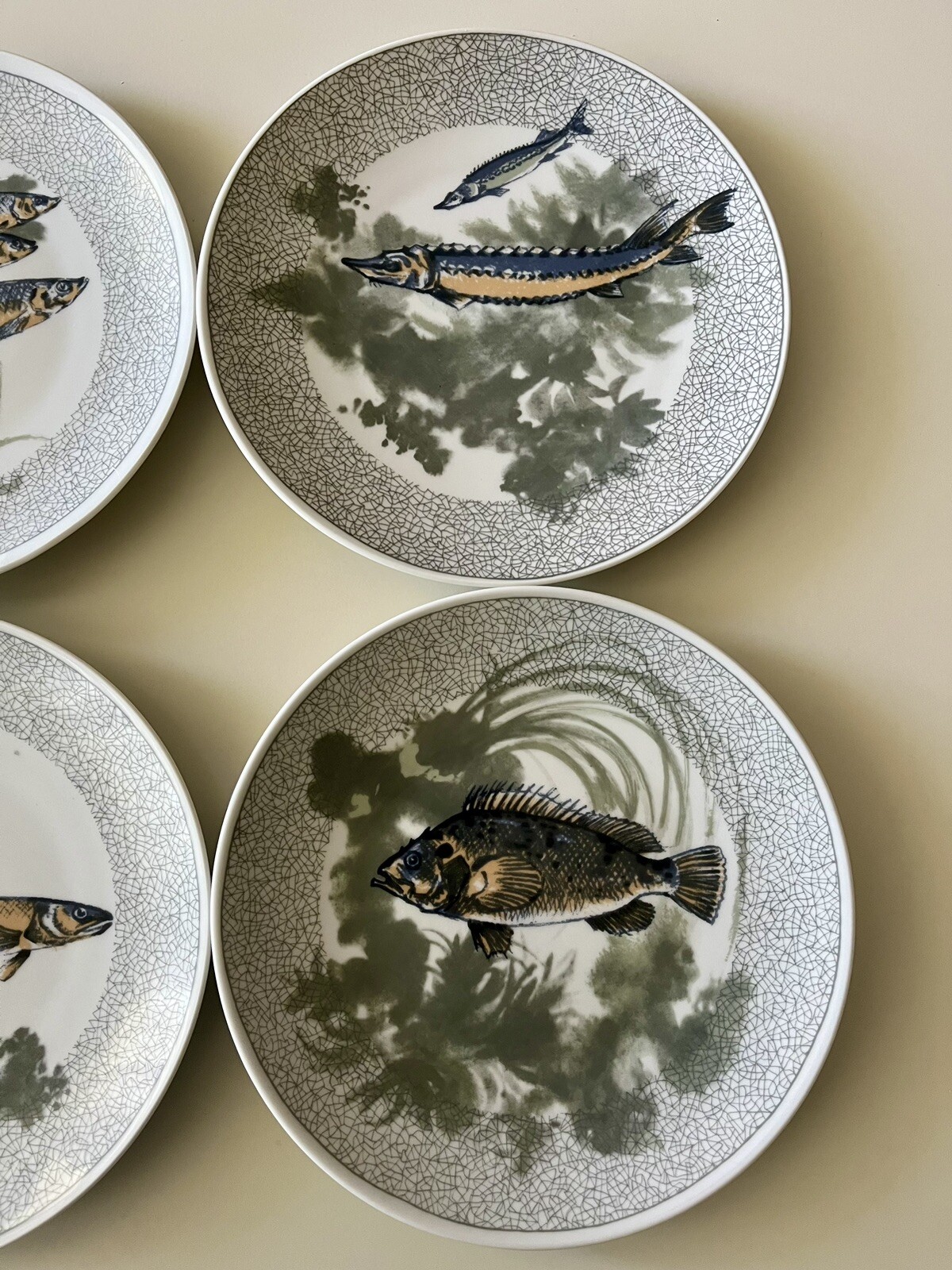 4VINTAGE KAHLA GERMANY PORCELAIN FISH PLATES – 9 in PLATES