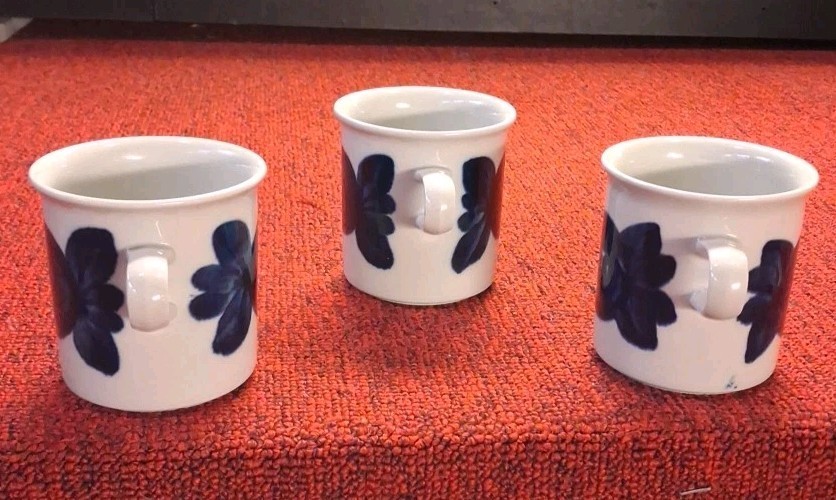 Set Of 3 Arabia Finland Anemone Blue Coffee Tea Mug Cups & Saucers 3 1/2″ Mixed