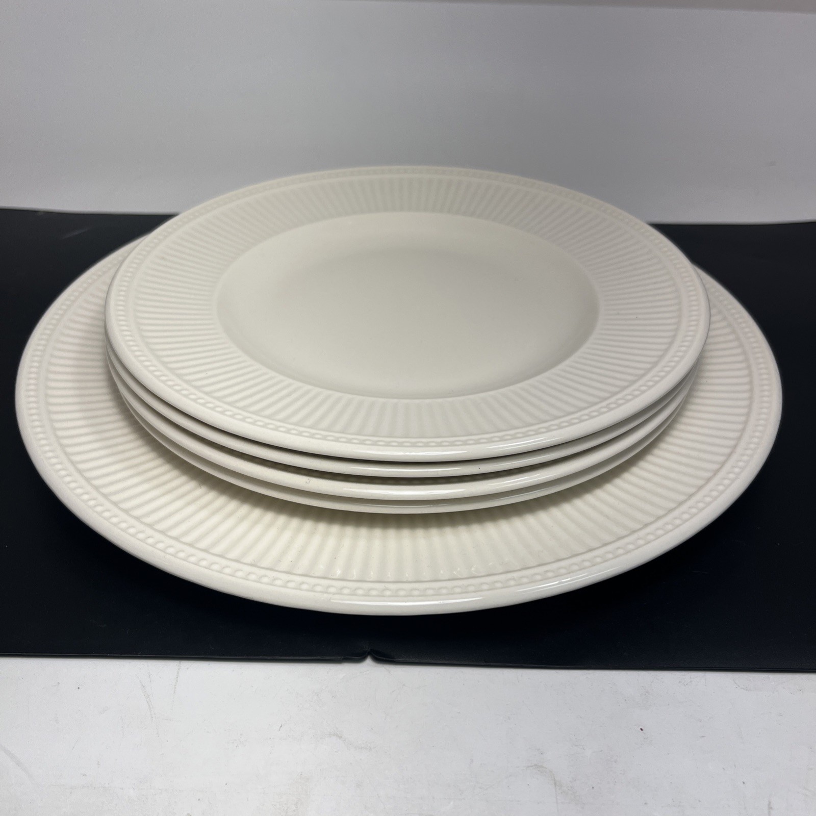 Classic Wedgwood Windsor Pattern 4 Dessert Salad Plates 8” & 1 Dinner Plate 11”