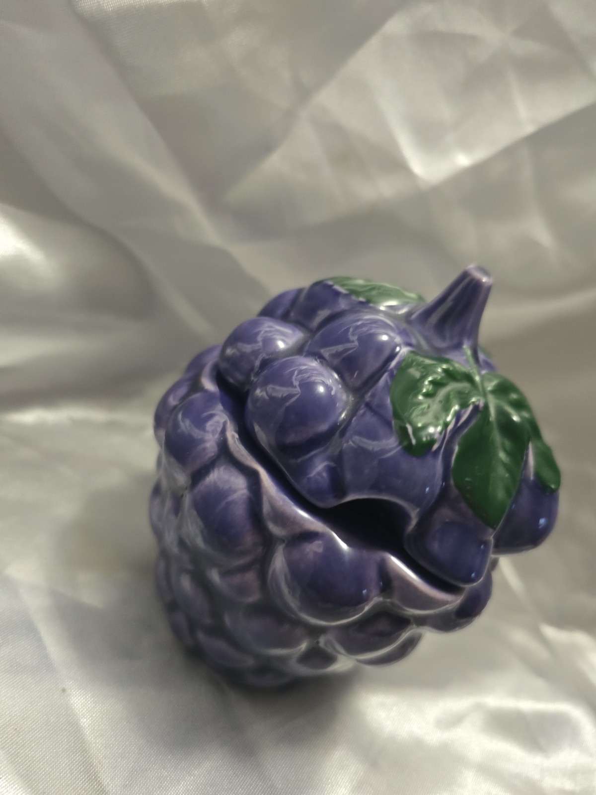 Vintage 5″ Purple Grape Cluster Ceramic Covered Dish Sugar Trinket Box…