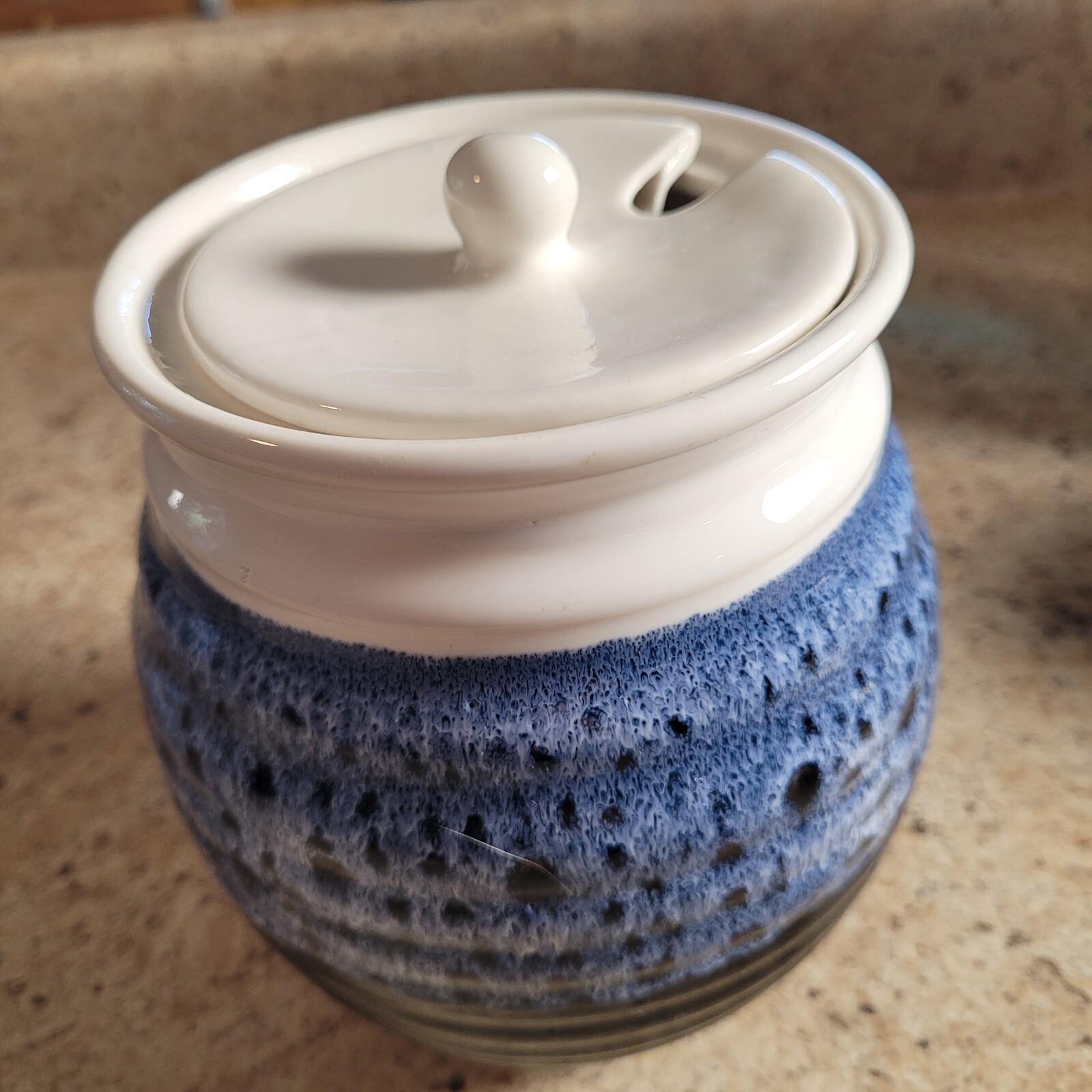 Pottery Vintage Crafted Pot Lidded w/ Ladle Opening Jar Blue and White 6″