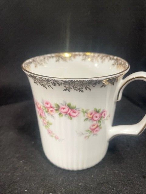 Royal Albert Dimity Rose Ribbed Mug – Pink Rose Garland/Gold