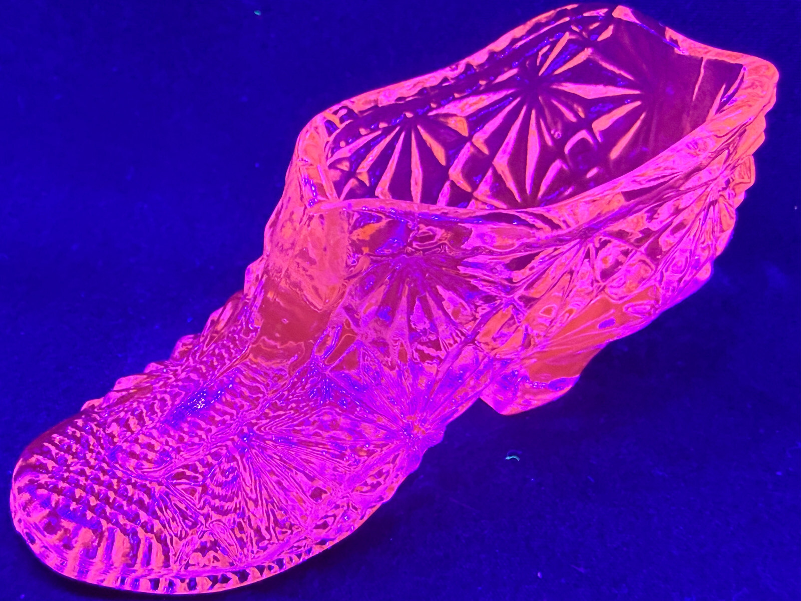Green Vaseline glass floral shoe slipper boot uranium daisy & button pattern art