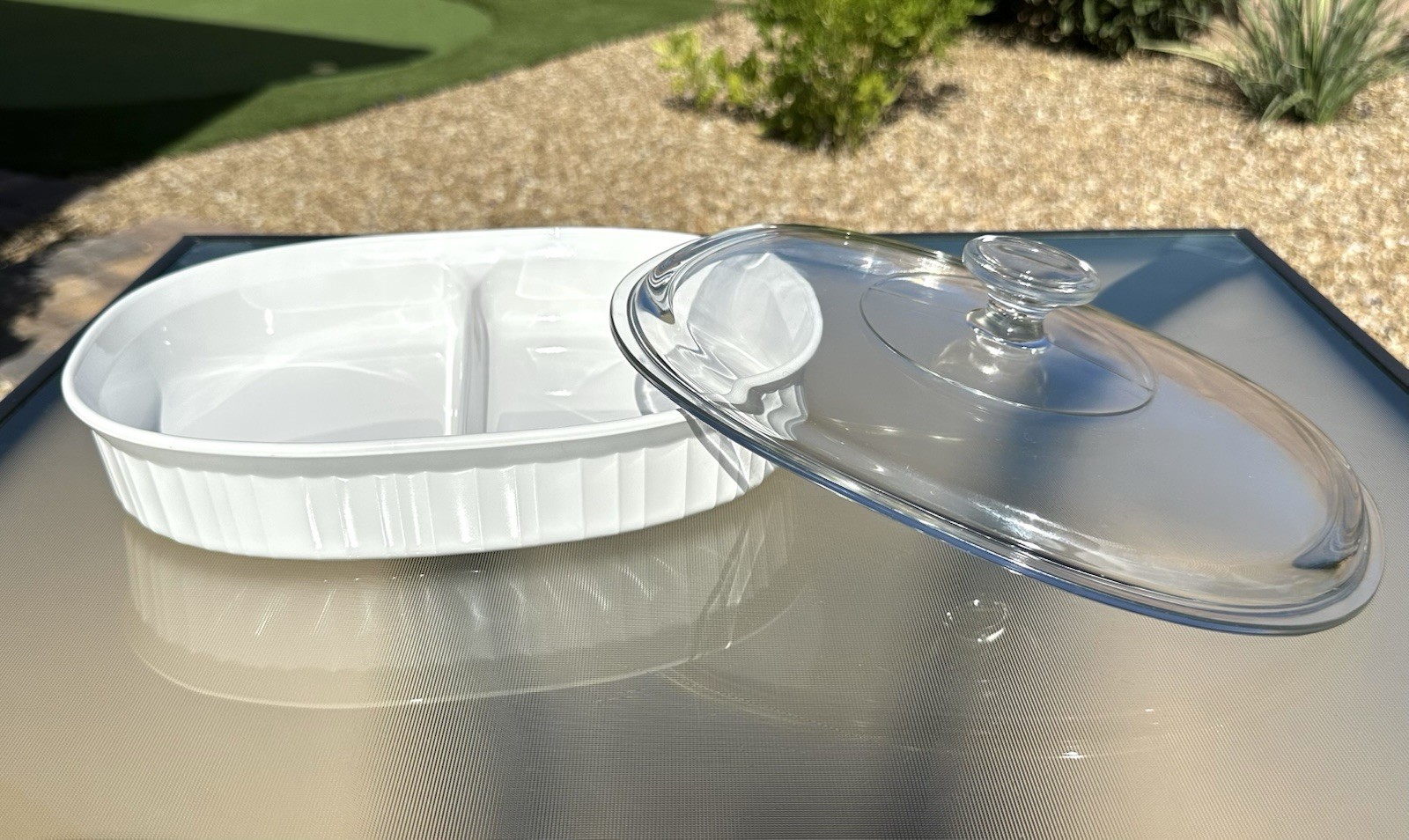 CORNING WARE FRENCH WHITE F-6-B 1.8 LT. OVAL DIVIDED DISH W / PYREX GLASS LID