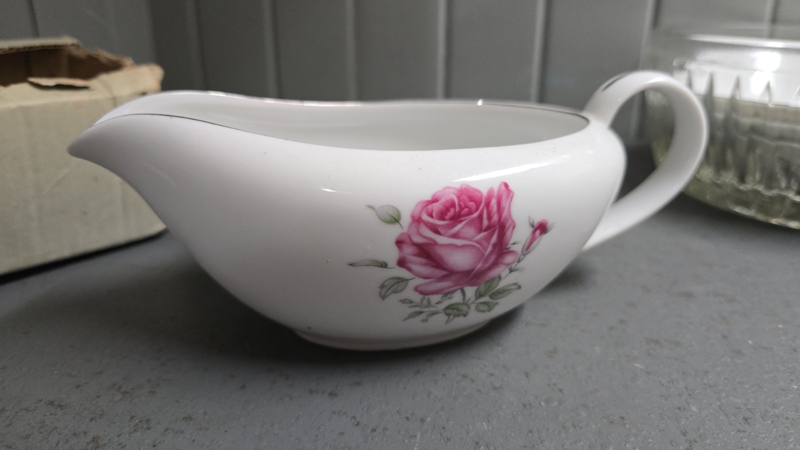 Fine China of Japan Imperial Rose Gravy Boat 16 oz White Pink Green 2049 Japan