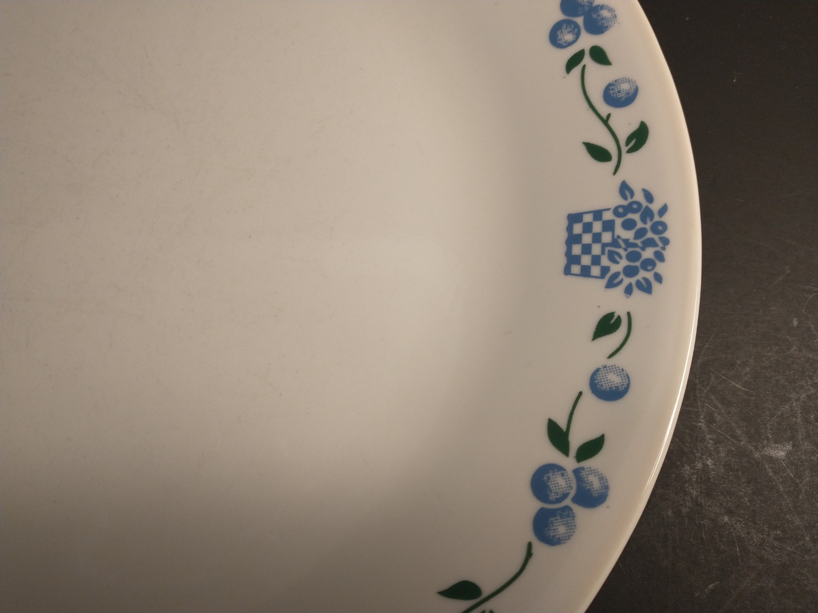 Corelle Blueberry Bouquet Dinner plate 10.25″ wide some scratching