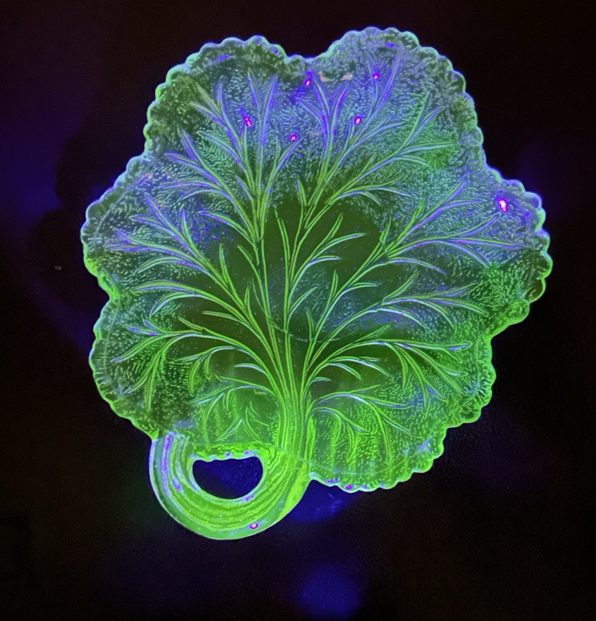 Vintage Unmarked Green Glass Leaf Handled Candy Dish Glossy Finish Uranium Glass