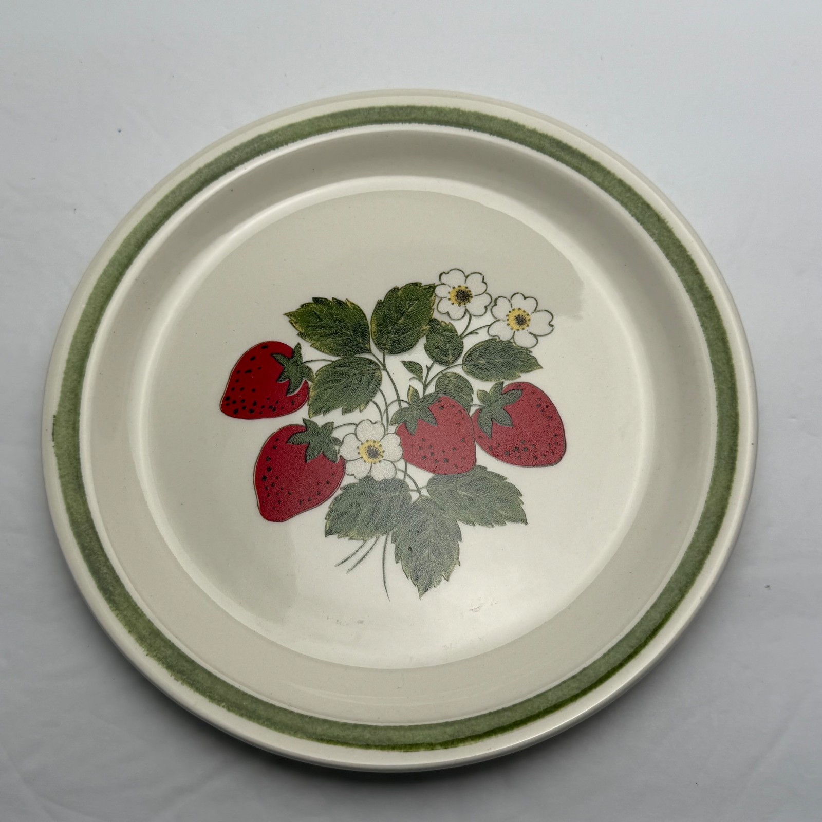 Vtg | Strawberry Salad Plates | 7.25 in | Country Kitchen Retro | Set of 4 O425