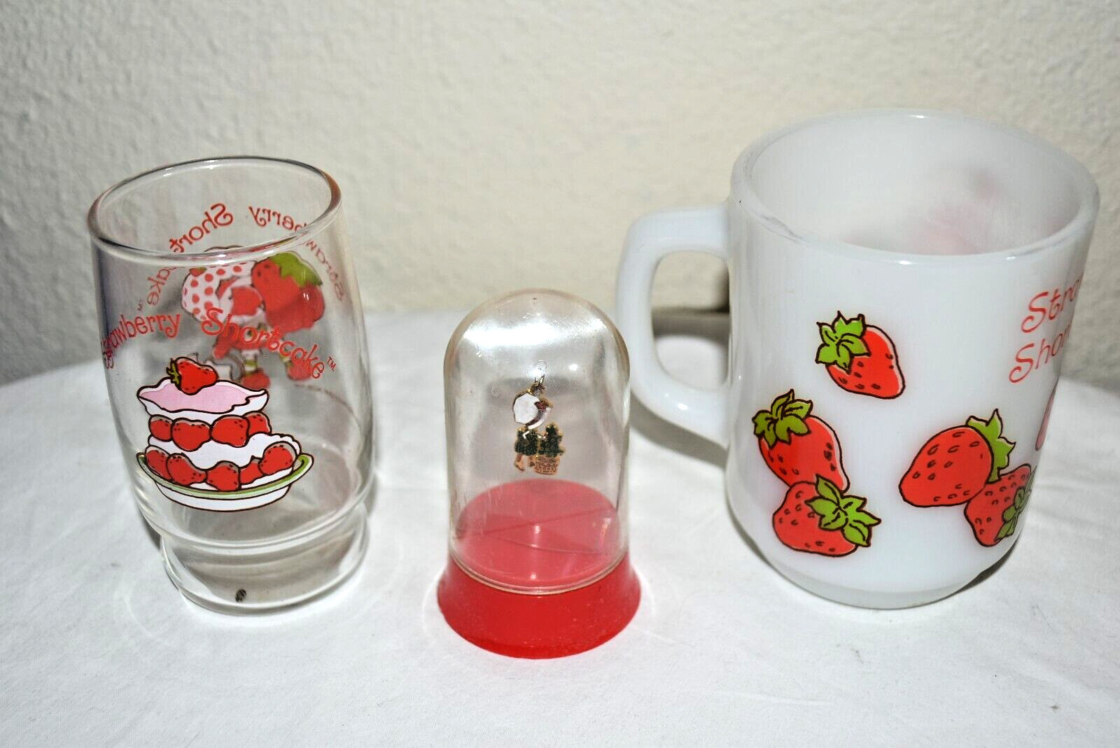 Vintage 3 piece STRAWBERRY SHORTCAKE lot COFFEE CUP Juice Glass & charm USA EUC
