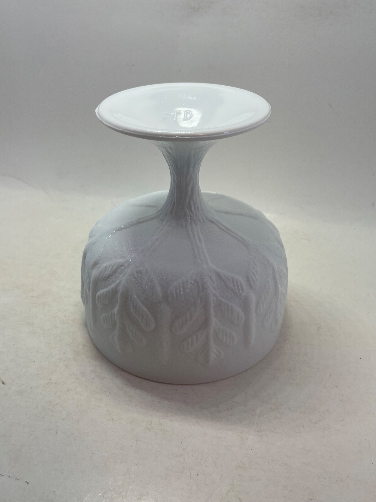 Vintage FTD 1975 White Milk Glass Oak Leaf Footed Compote Bowl Pedestal