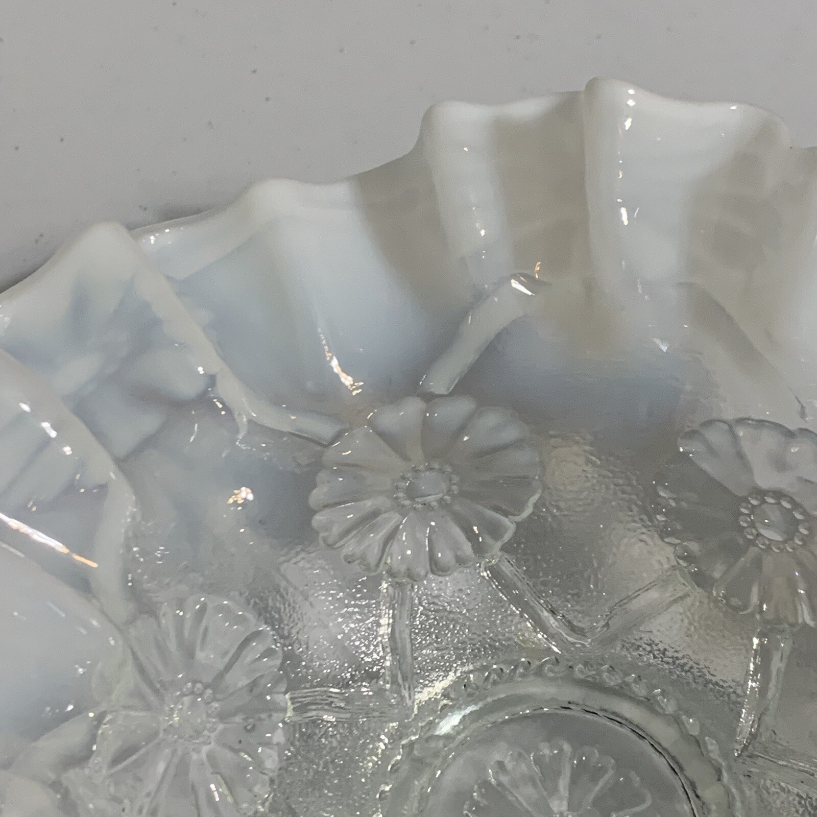 RARE Northwood BLOSSOMS WEB White Opalescent Egyptian Art Deco Glass 8″ Ftd BOWL