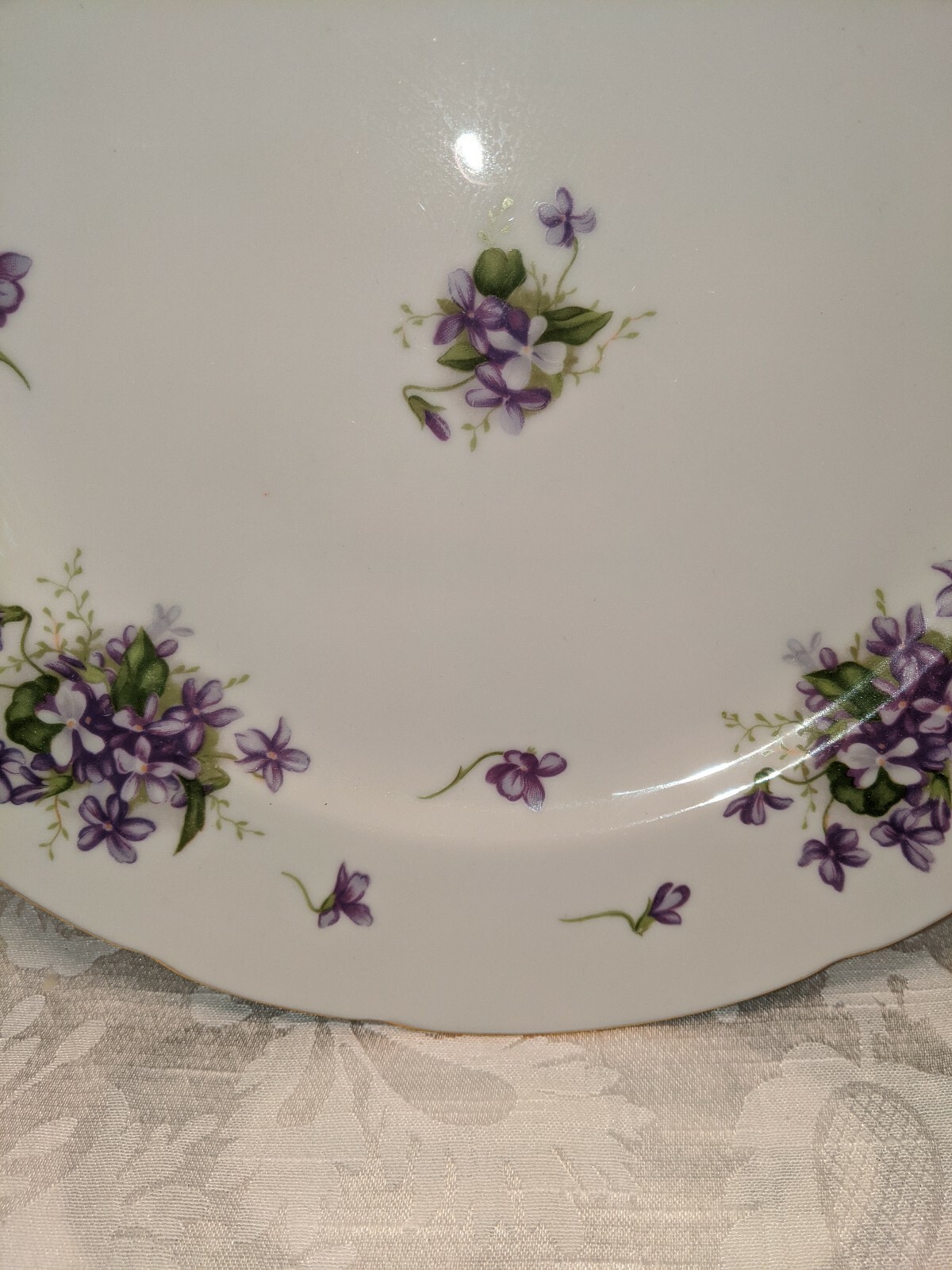 Rossetti Spring Violet 12″ Round Serving Platter w/Gold Rim