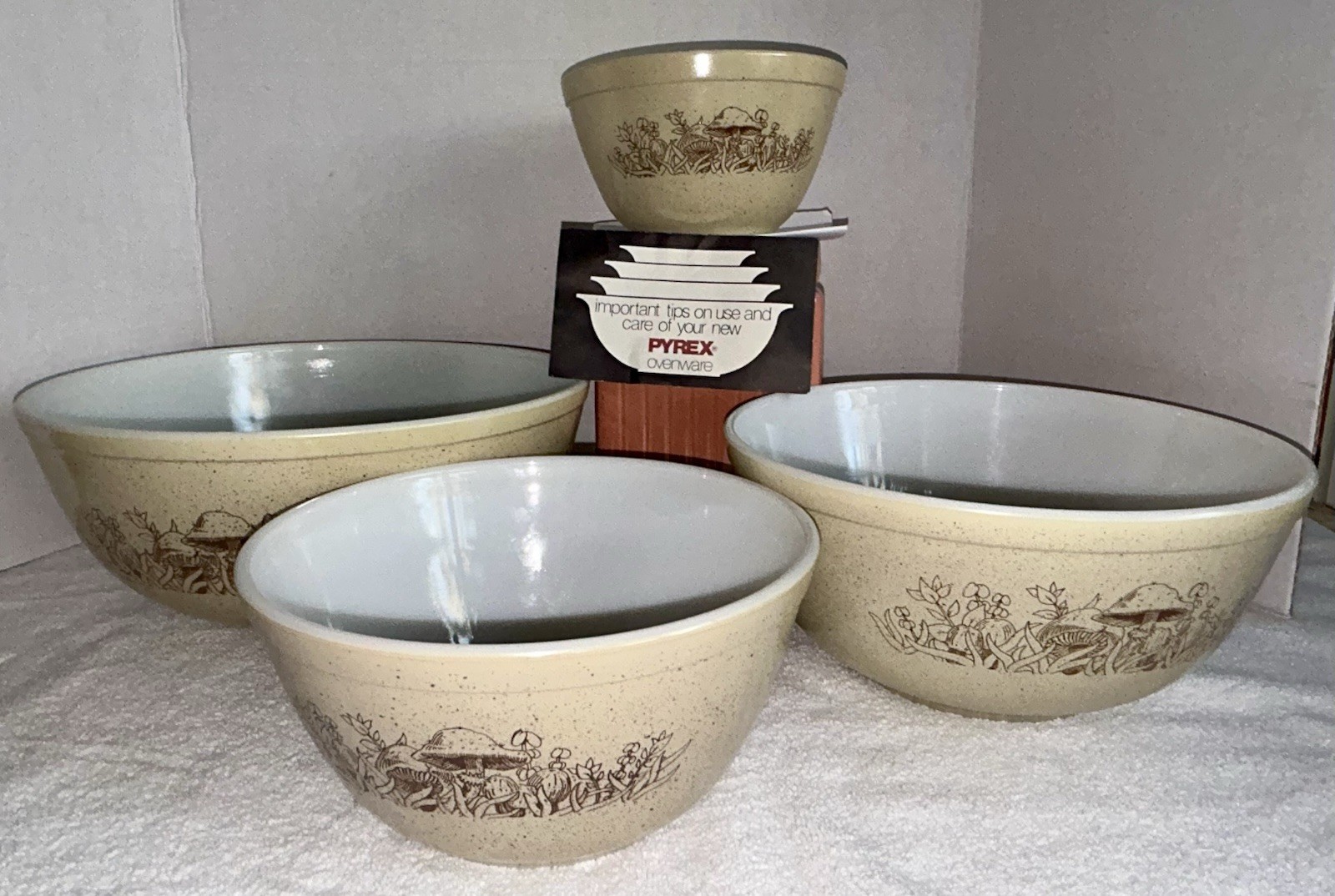 Pyrex Forrest Fancies Mixing Bowl Set Of 4 In Orig Box 401 402 403 404 Rare EUC