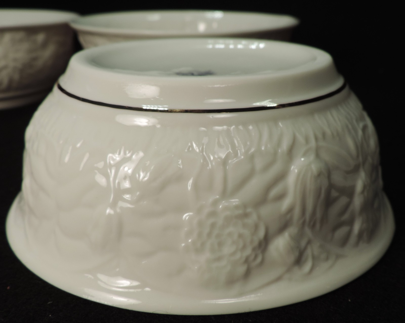 set of 3 BELLEEK SERENITY BERRY / CEREAL BOWLS (GOLD TRIM) MINT 5.25″