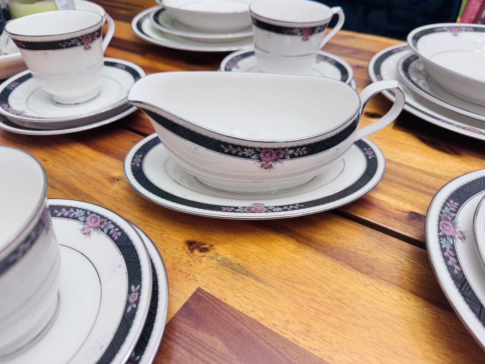 81pc NORITAKE IVORY CHINA ETIENNE 7260, TWELVE 6 PIECE PLACE SETTINGS JAPAN MINT