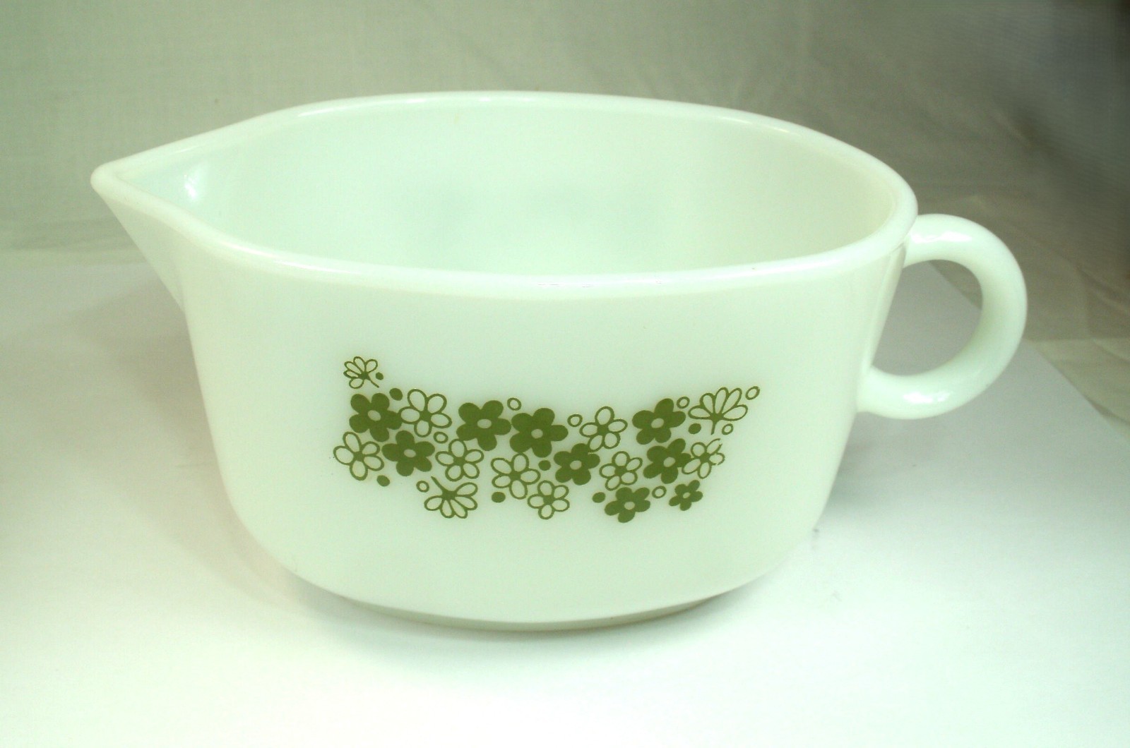 Vintage Pyrex Spring Blossom Crazy Daisy Creamer and Sugar Bowl With Plastic Lid