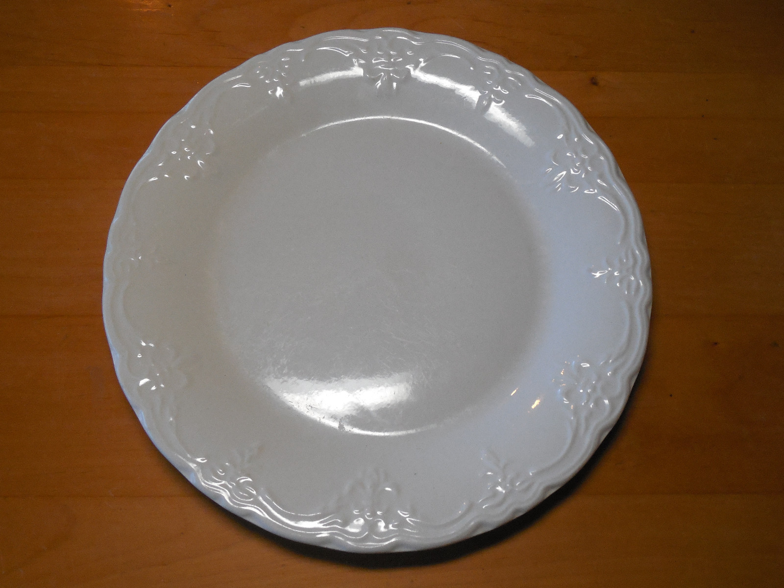 Tabletops VERSAILLES OFF WHITE Dinner Plate 10 5/8″ Embossed 1 ea 15 available