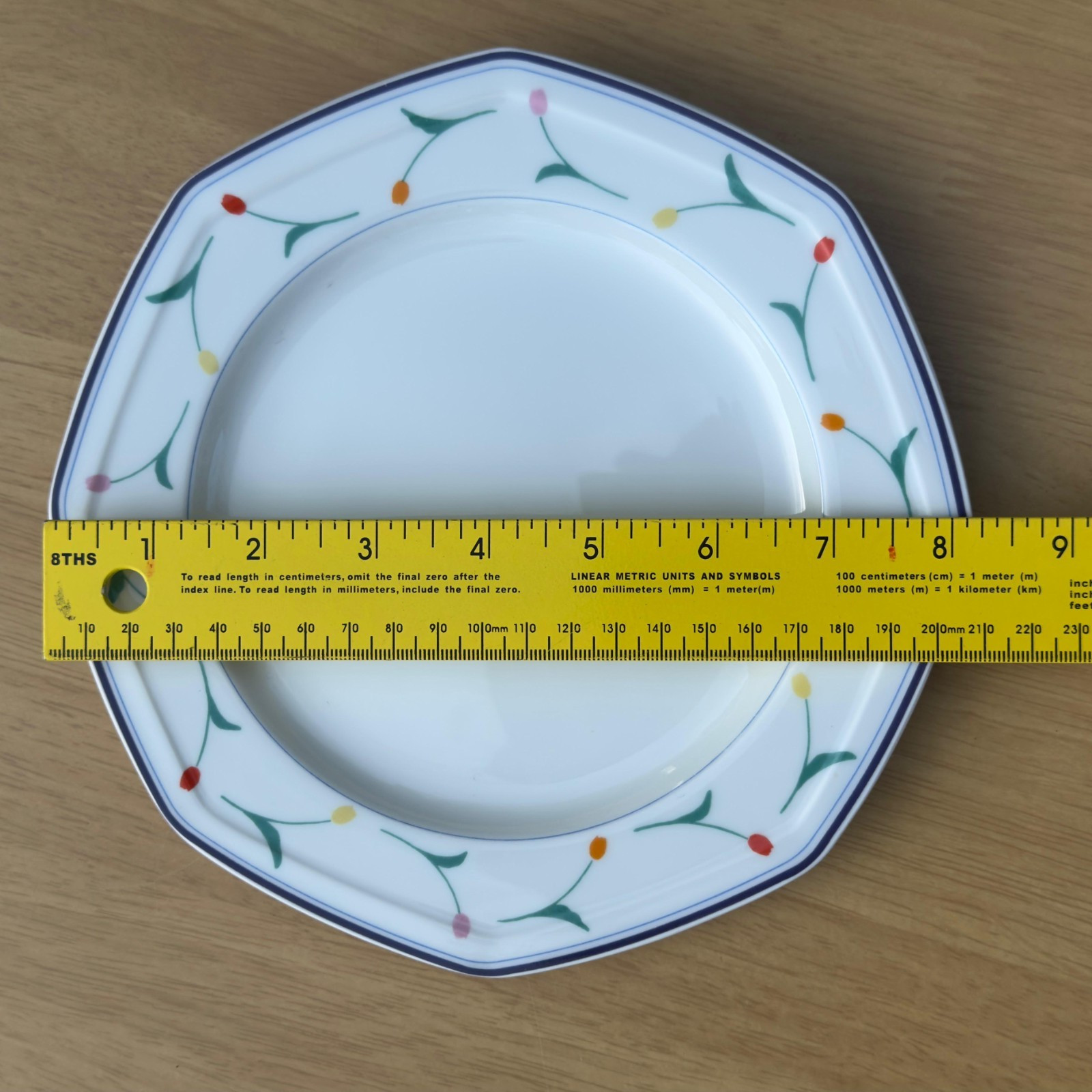 Christopher Stuart – Sundance Fine China – 5 Dinner Plates & 2 Bread Plates