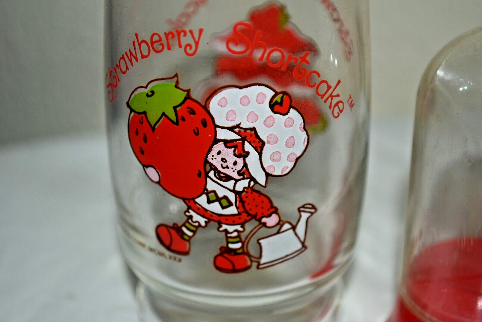 Vintage 3 piece STRAWBERRY SHORTCAKE lot COFFEE CUP Juice Glass & charm USA EUC