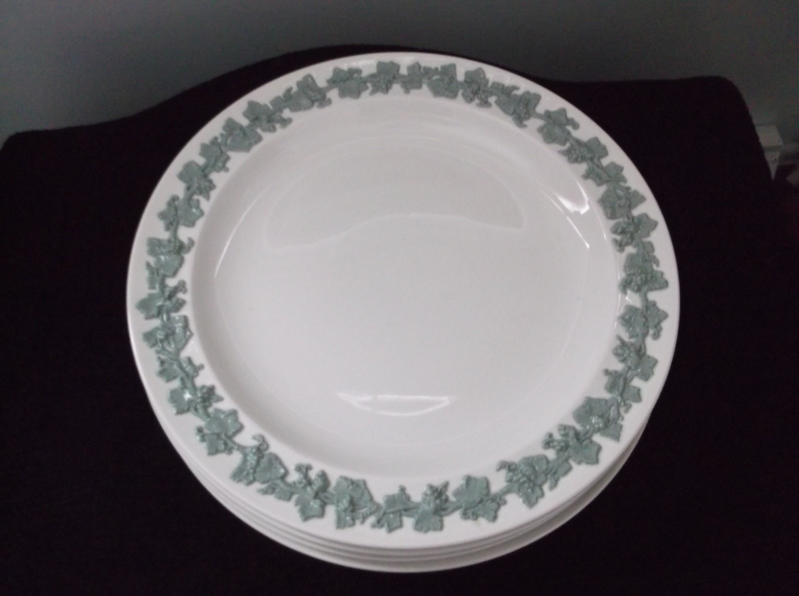 Set of 6 Wedgewood Embossed Queens Ware Celadon Green on Cream 10″ Dinner Plates
