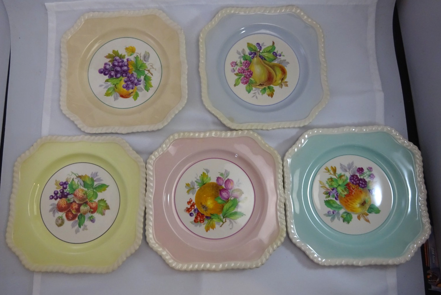 5 VINTAGE JOHNSON BROS SQUARE LUNCHEON PLATES 7.25″ CALIFORNIA COLORS PASTEL DM
