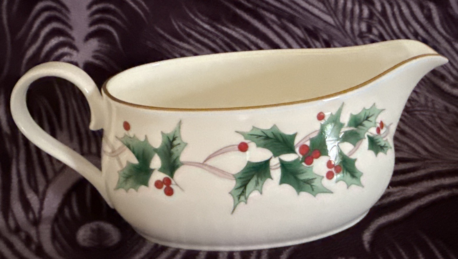MIKASA BONE CHINA CHRISTMAS RIBBON HOLLY PAT GRAVY BOAT & UNDERPLATE FREE SHIP
