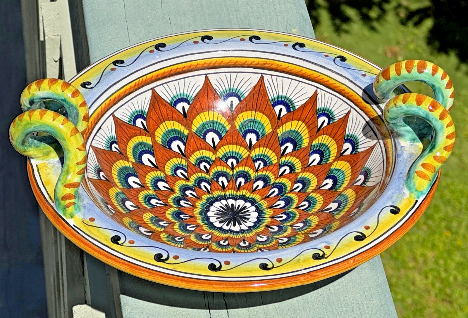 Deruta Pottery Snake Handle Peacock Feather Geometric Footed Bowl 8″ D Italy